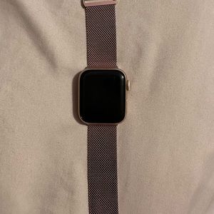 APPLE WATCH SERIES 4 ROSE GOLD